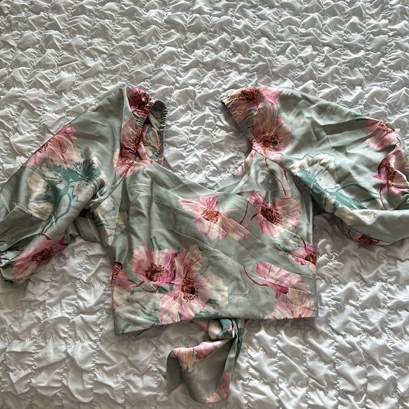Express satin floral tie back puff sleeve crop top - Picture 1 of 6